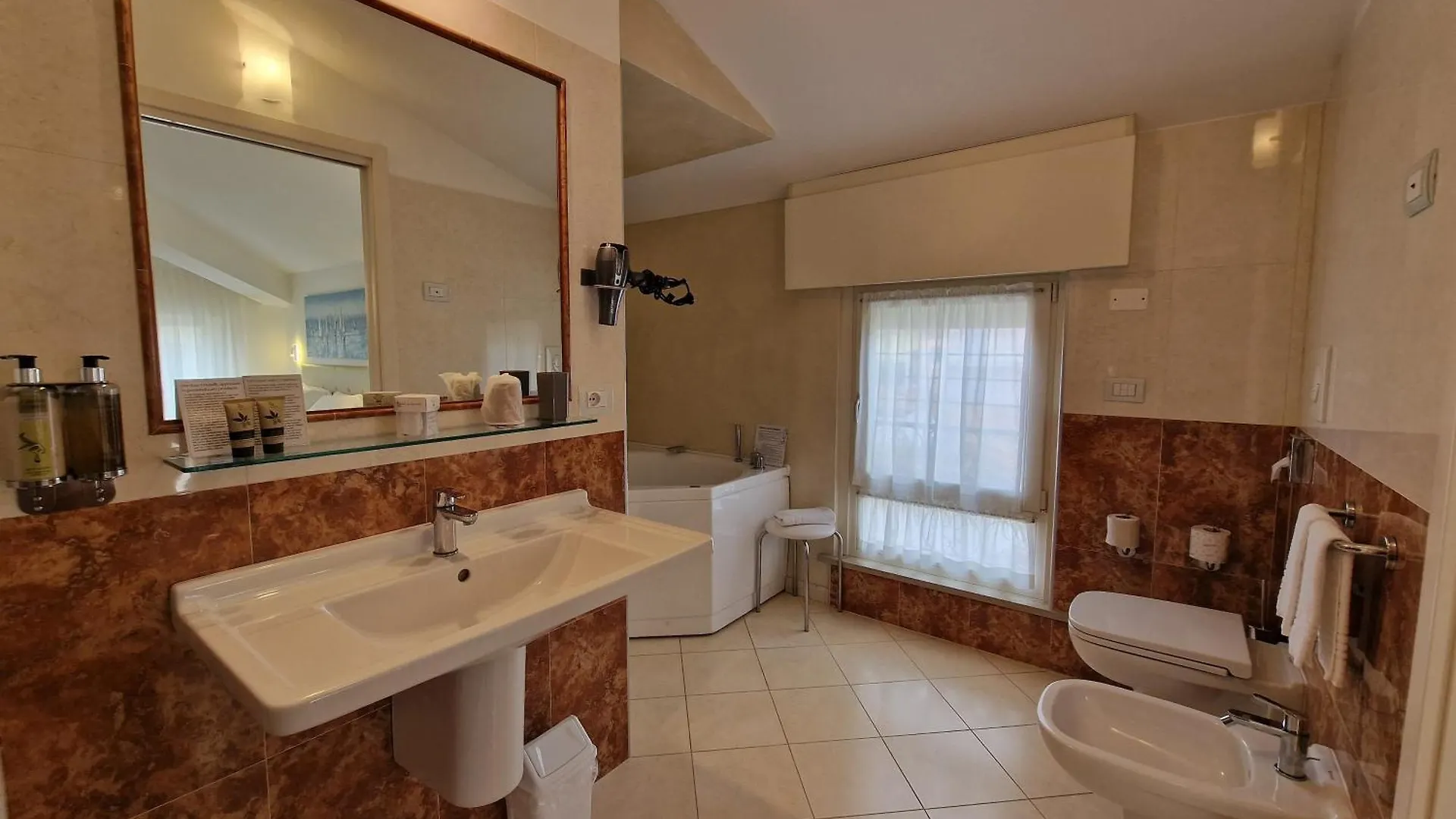 Hotel Villa Anthea Garda  3*, Garda (Verona)